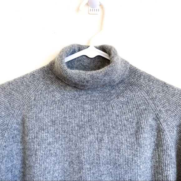 The Limited Gray Soft Cozy Lambswool Angora Rabbit Hair Turtleneck Sweater Sz L - Picture 3 of 7